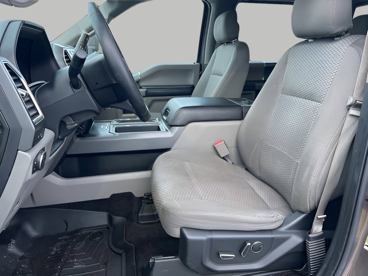 Used 2016 Ford F150 XLT w/ Equipment Group 302A Luxury image 29