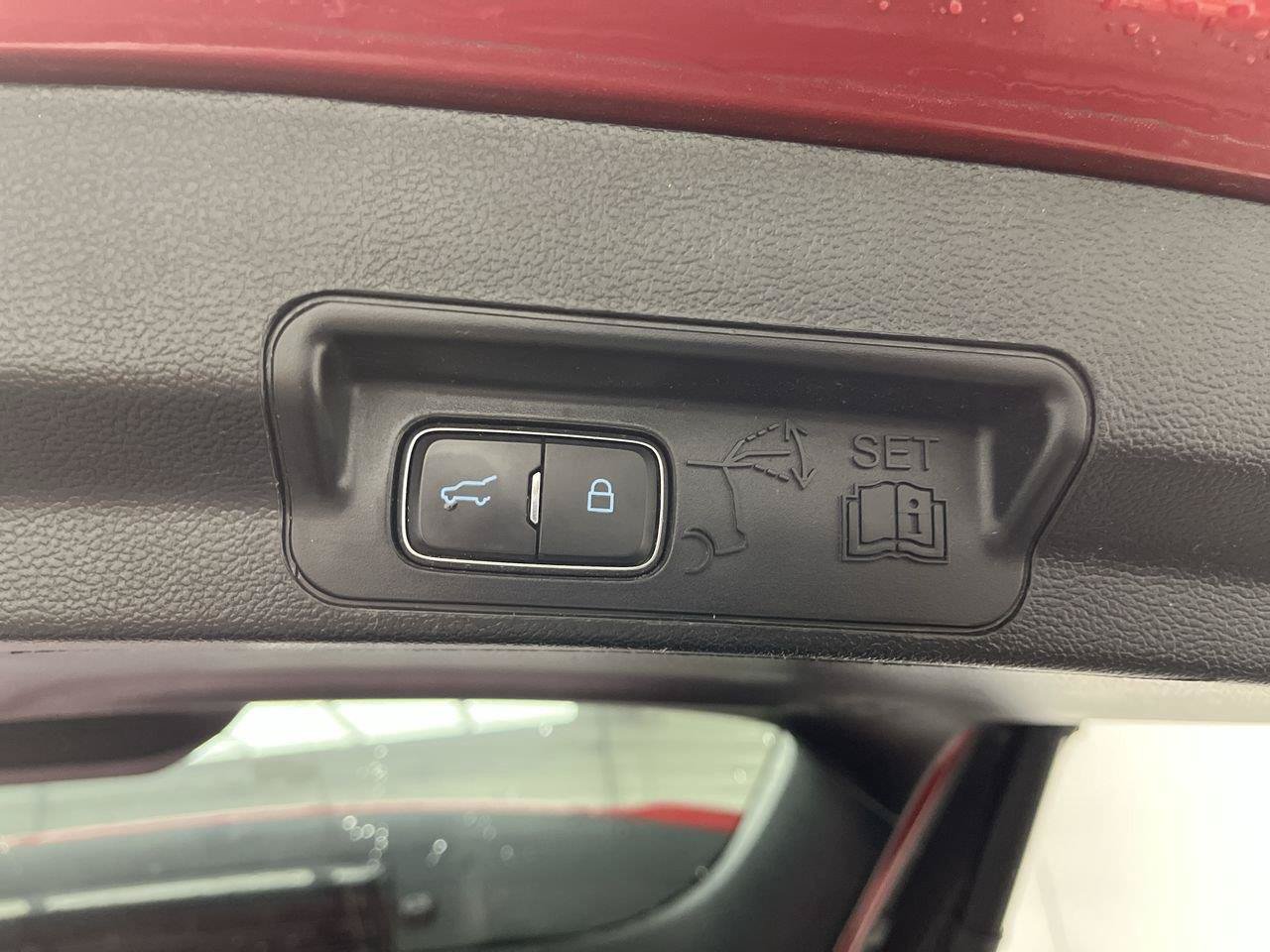 Certified 2020 Ford Explorer XLT w/ Equipment Group 202A AWD/4WD image 32
