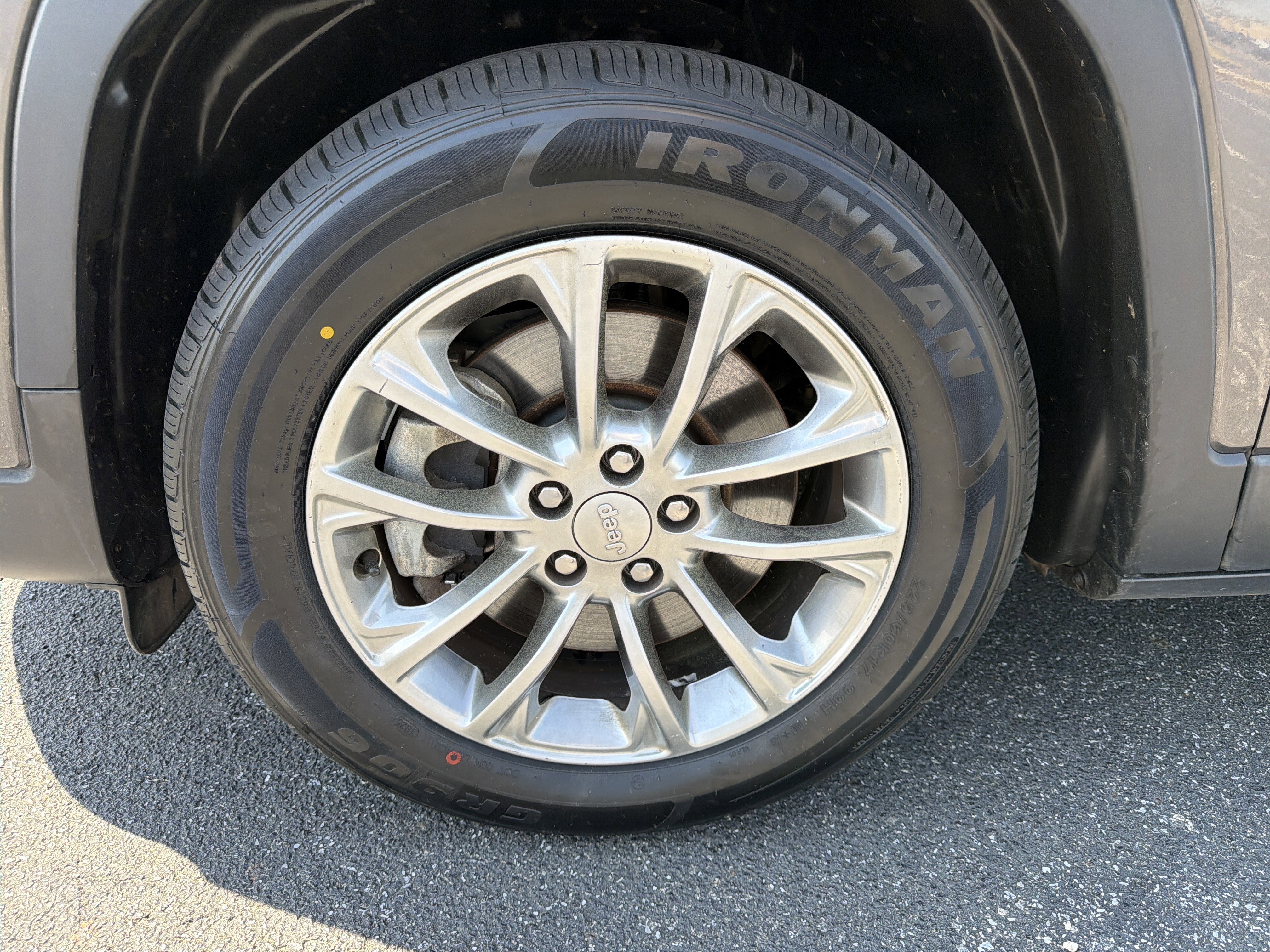 Used 2019 Jeep Cherokee Latitude Plus image 11