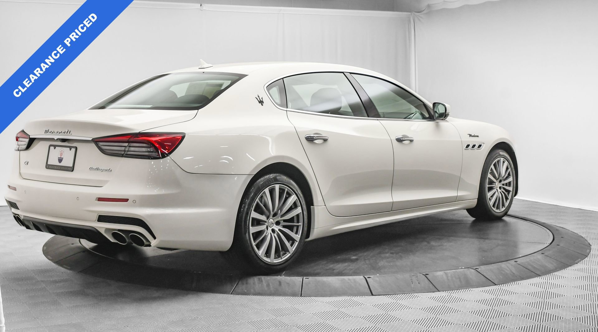 Used 2022 Maserati Quattroporte Modena Q4 image 8