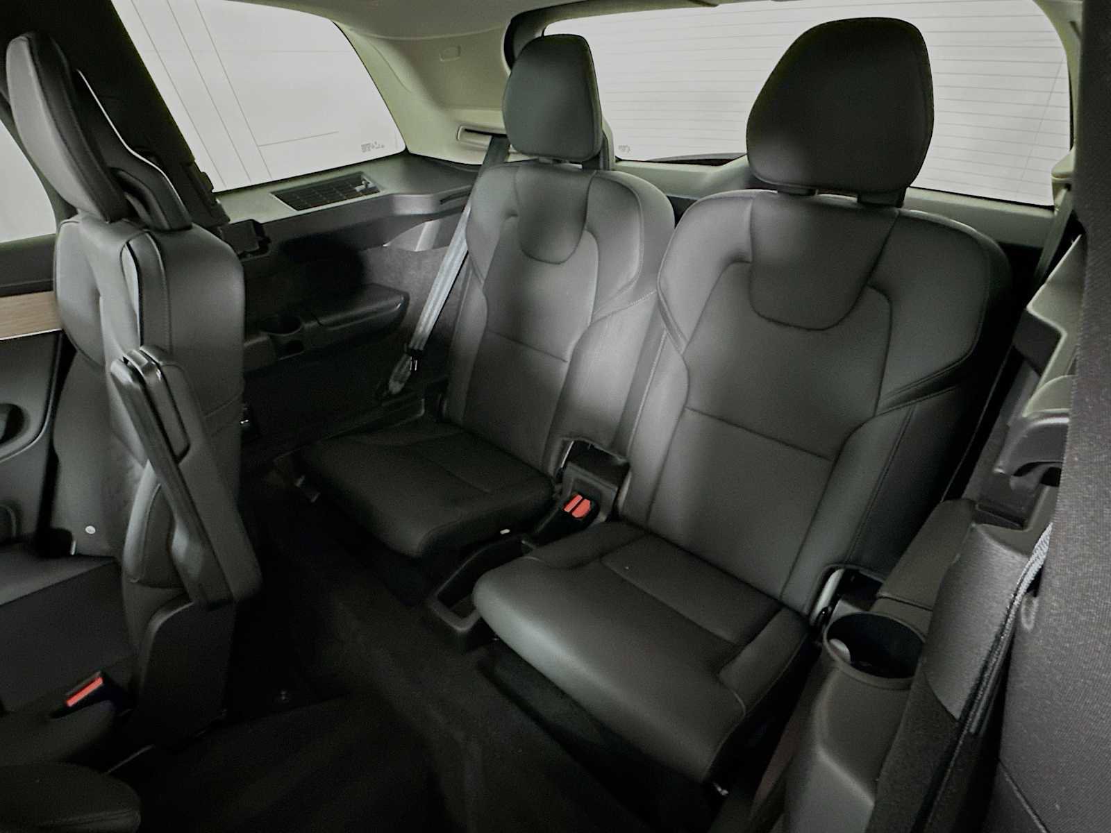Used 2025 Volvo XC90 T8 Plus w/ Protection Package Premier image 26