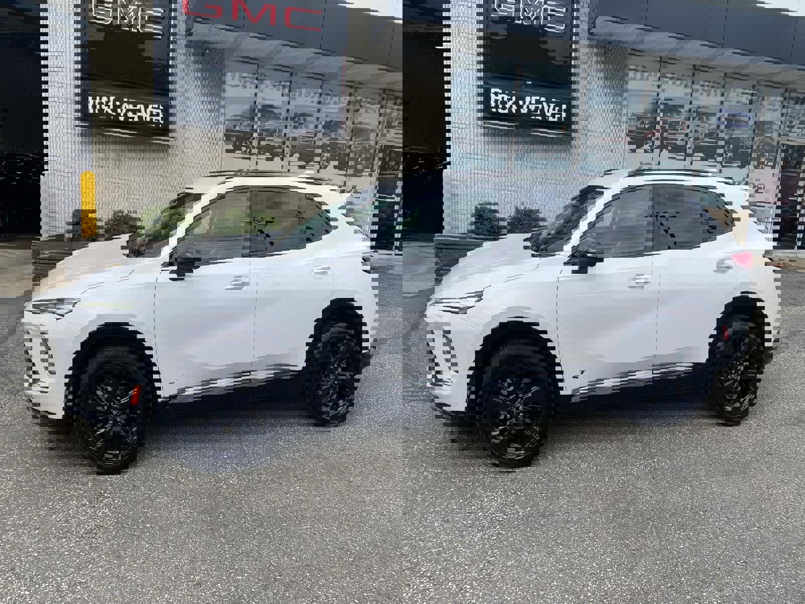 Certified 2025 Buick Envision Sport Touring image 3