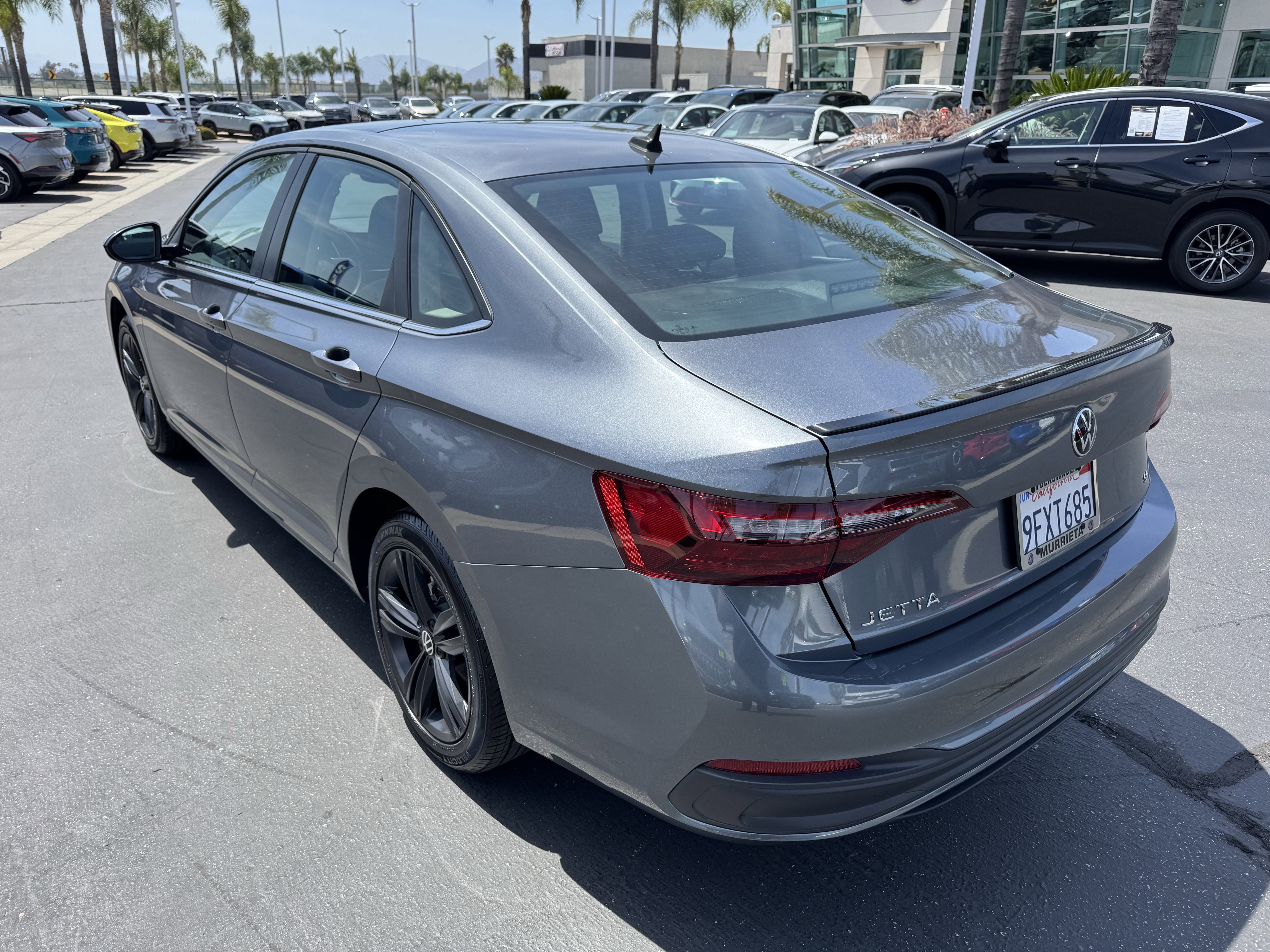 Used 2023 Volkswagen Jetta SE w/ Panoramic Sunroof Package FWD image 8