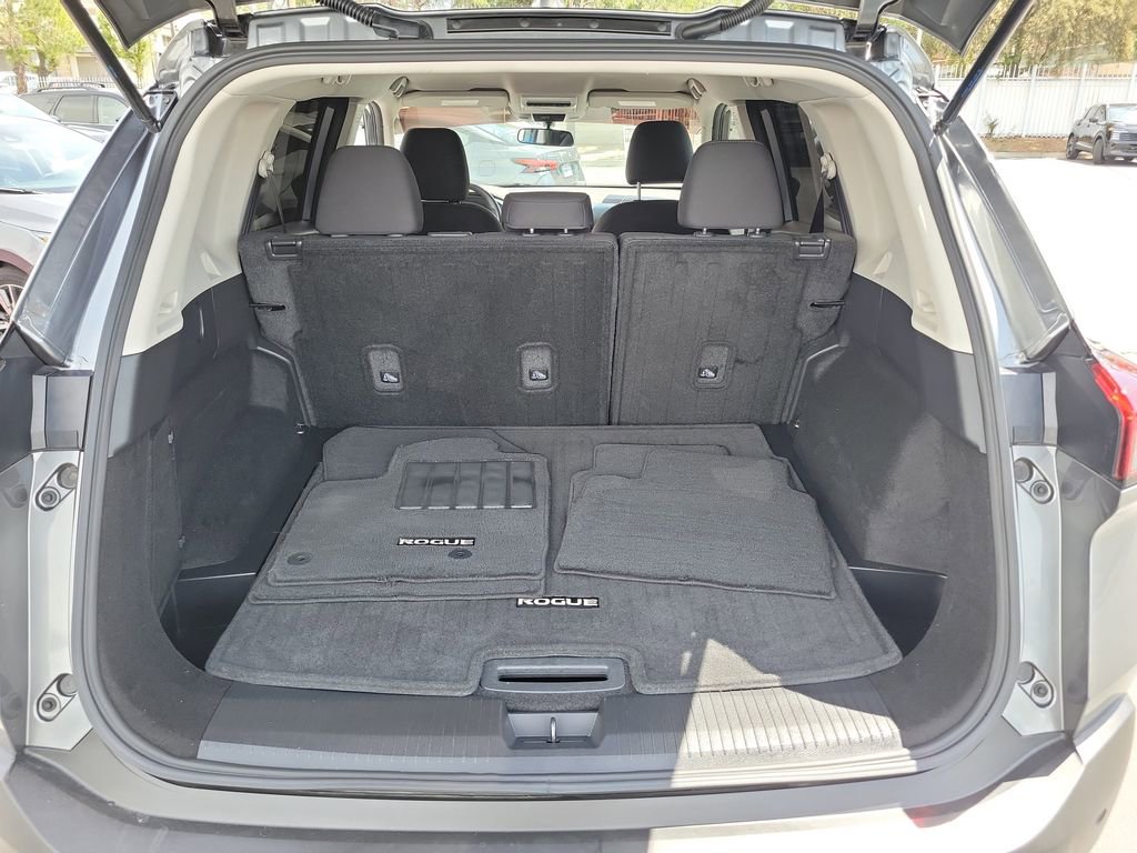 Used 2023 Nissan Rogue S image 22