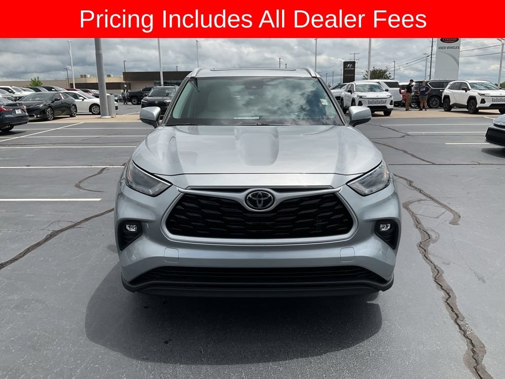 Used 2022 Toyota Highlander XLE FWD image 24