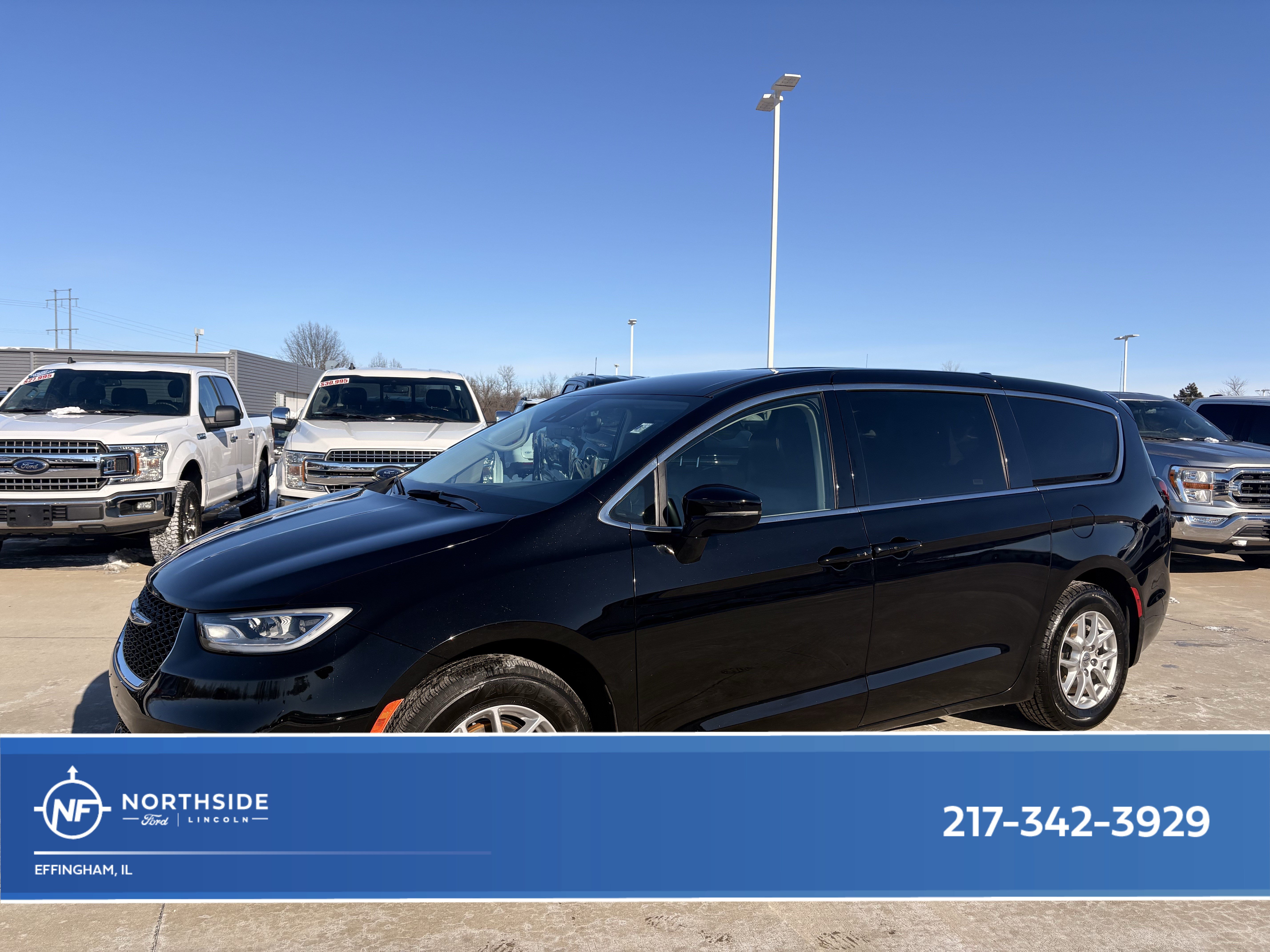 Used 2024 Chrysler Pacifica Touring-L video 1