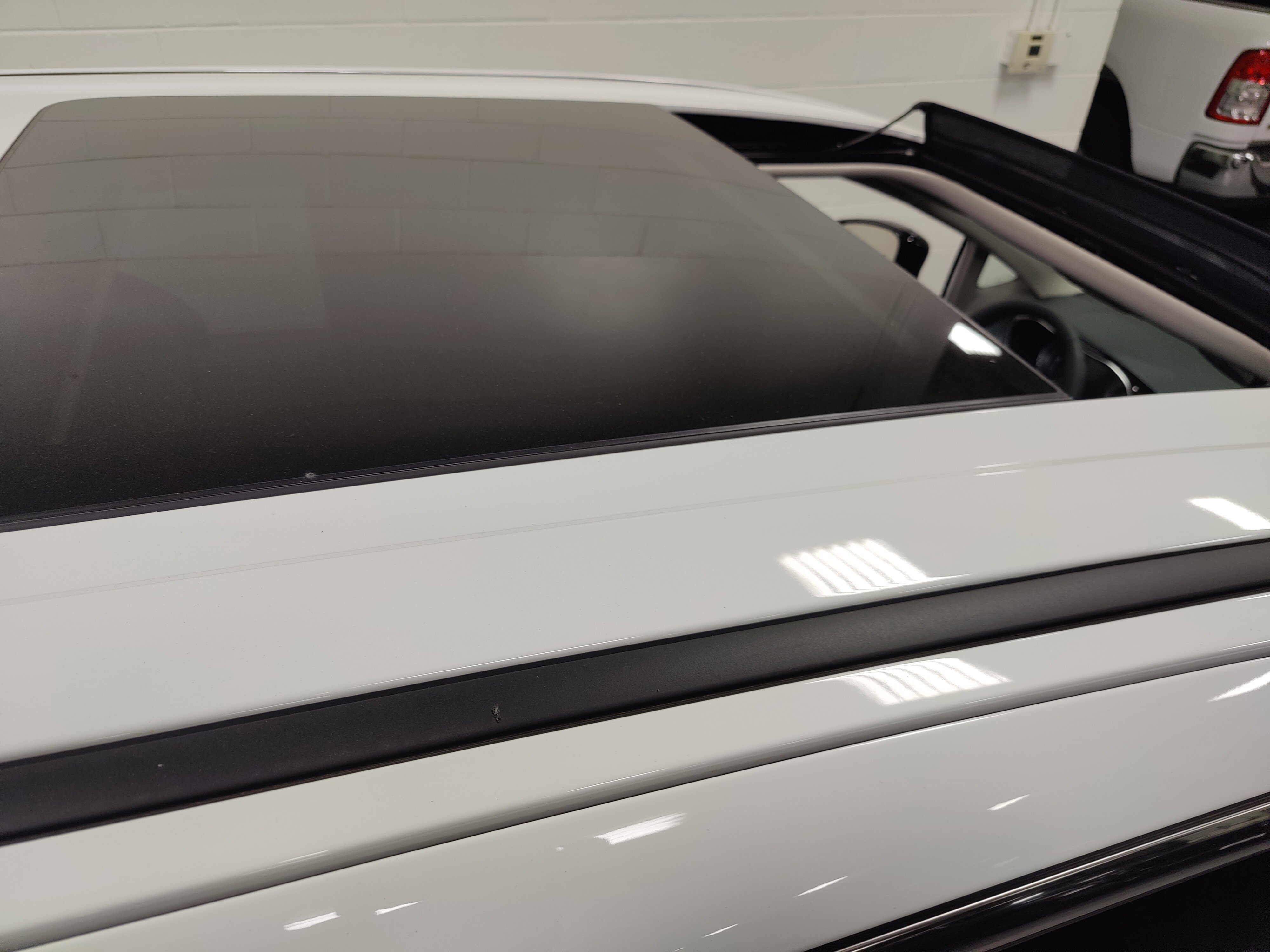 Used 2024 Chrysler Pacifica Limited image 6