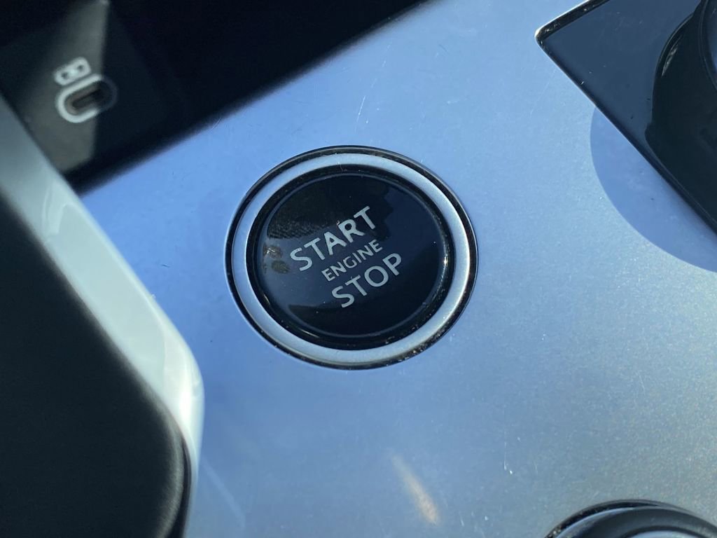 Used 2023 Land Rover Range Rover SE image 14