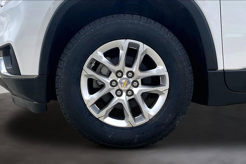 Used 2020 Chevrolet Traverse LT w/ LPO, Blackout Package AWD/4WD image 9