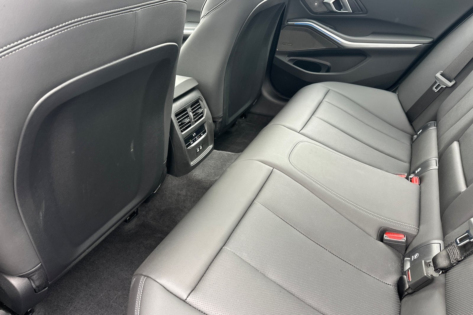 Used 2026 BMW 330i Sedan w/ Premium Package RWD image 11