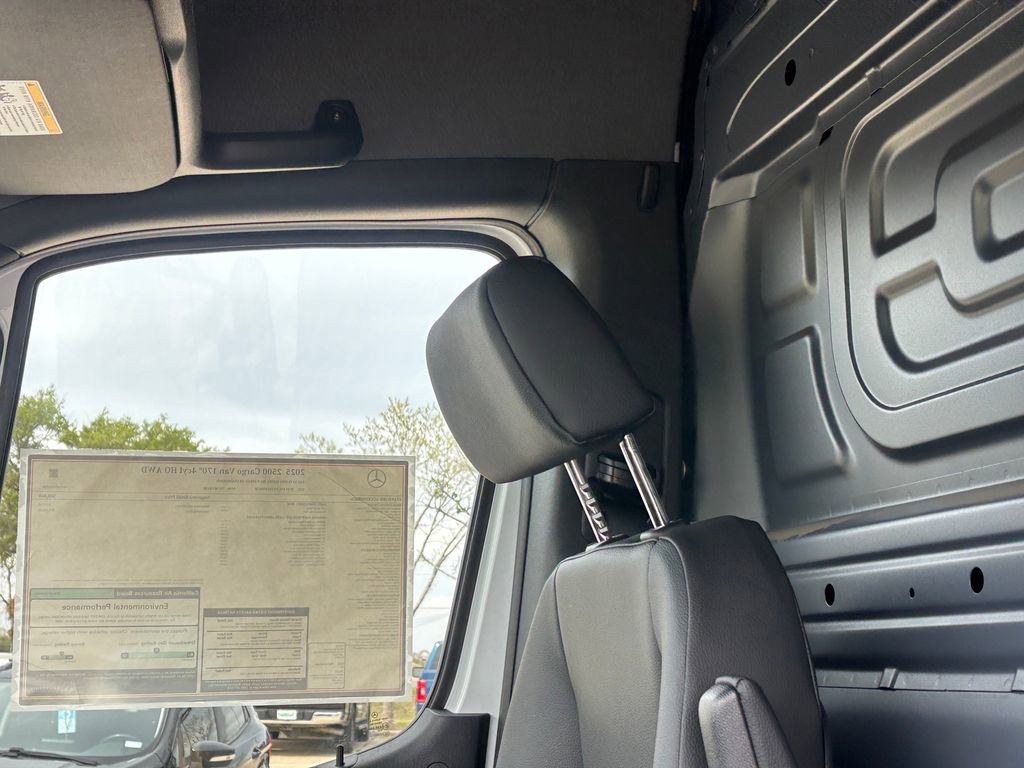 Used 2025 Mercedes-Benz Sprinter 2500 image 10
