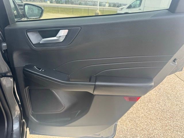 Certified 2024 Ford Escape Platinum w/ Class II Trailer Tow Package AWD/4WD image 32