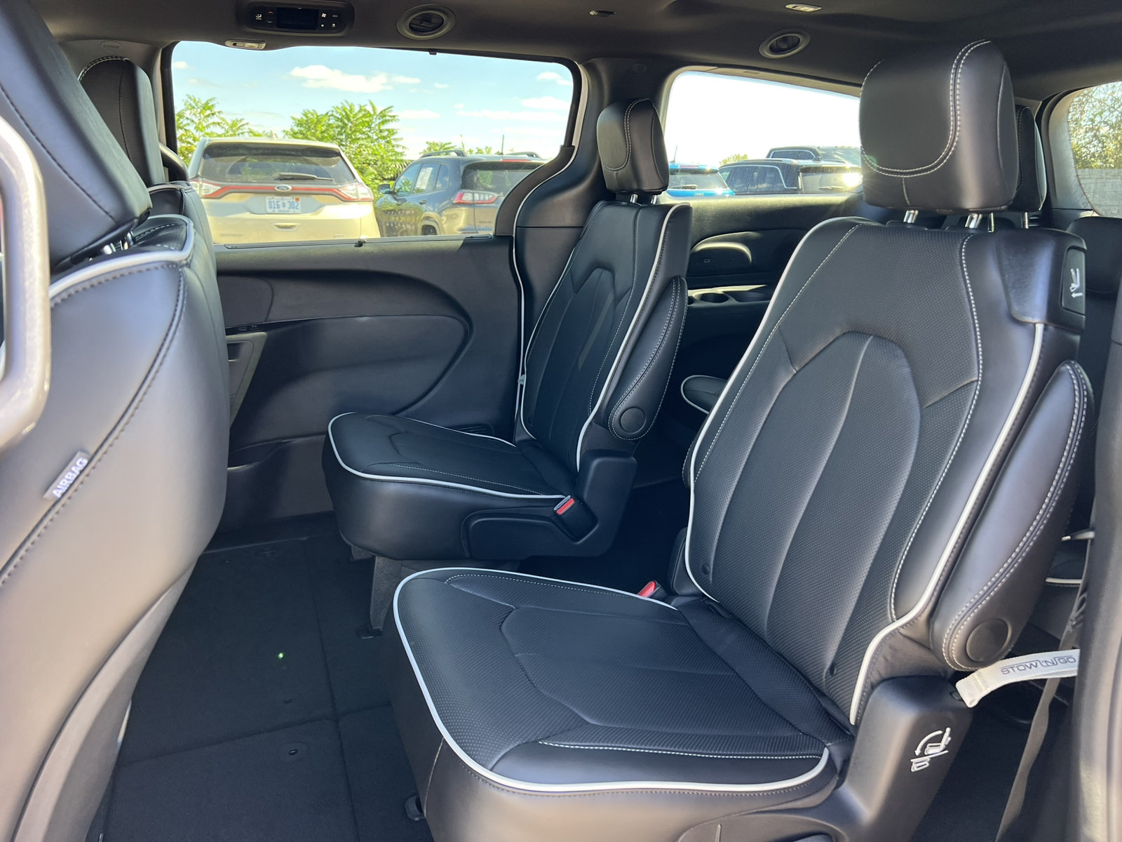 New 2027 Chrysler Pacifica Limited AWD/4WD image 5