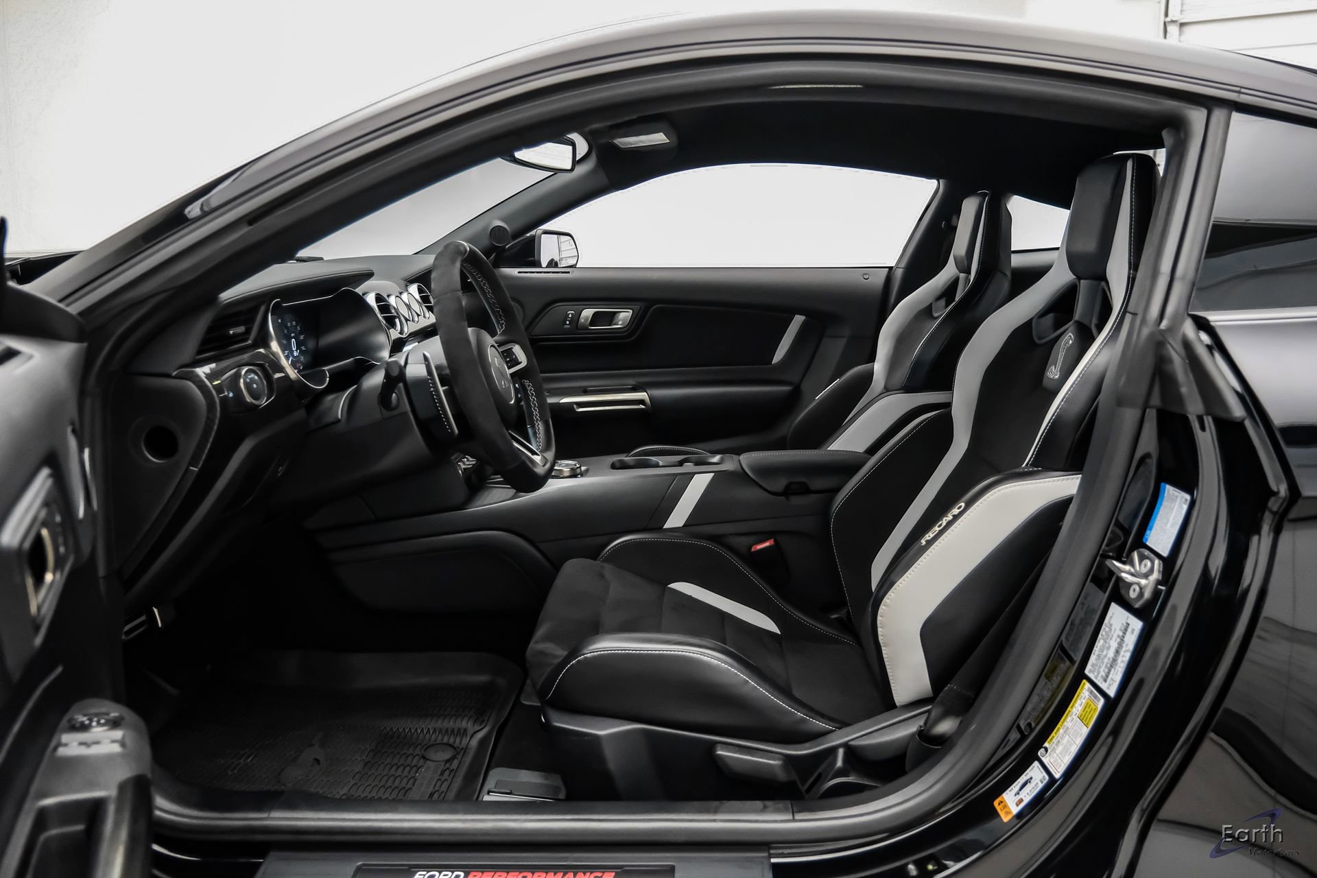 Used 2021 Ford Mustang Shelby GT500 w/ Carbon Fiber Track Pack RWD image 35