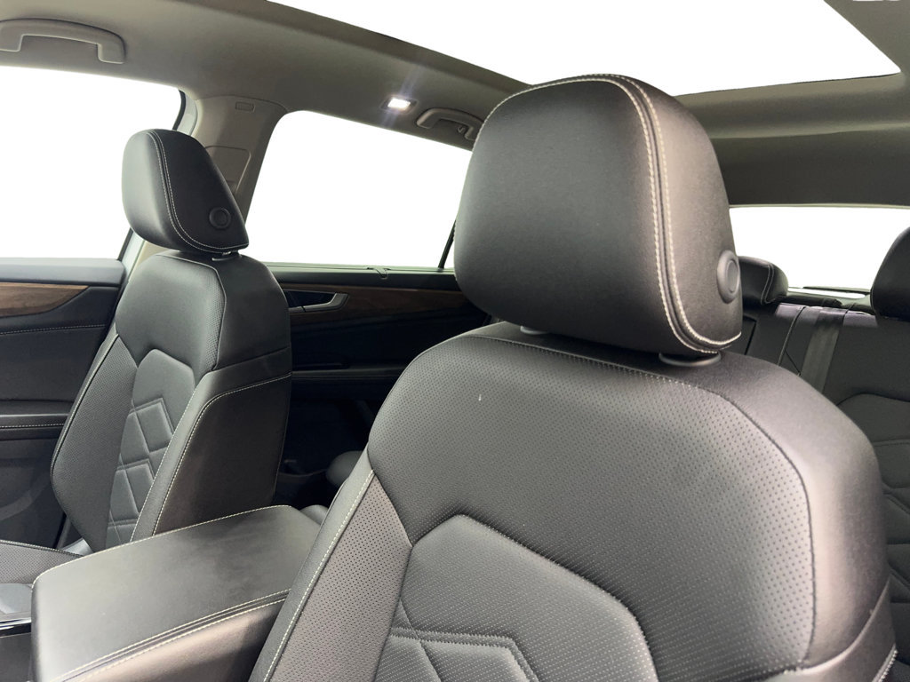 Used 2025 Volkswagen Atlas SE FWD image 28