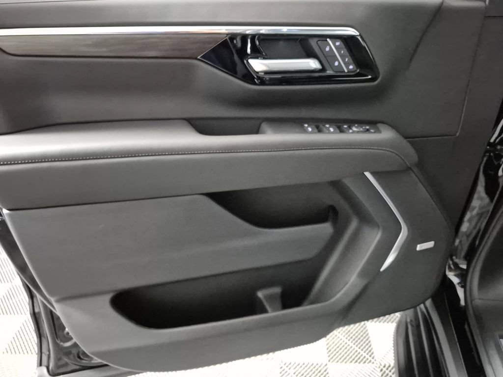 New 2026 Chevrolet Suburban LT image 13