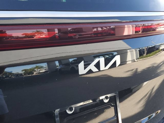 Certified 2025 Kia Carnival EX FWD image 8