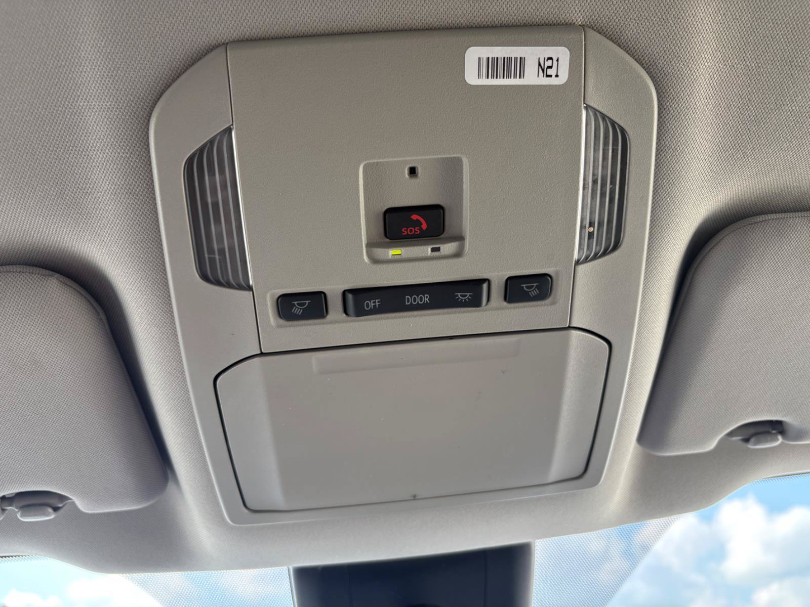 Used 2024 Toyota Highlander LE FWD image 36