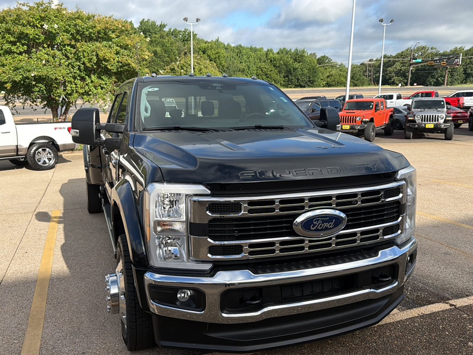 Used 2025 Ford F450 XLT w/ 360-Degree Camera Package AWD/4WD image 3