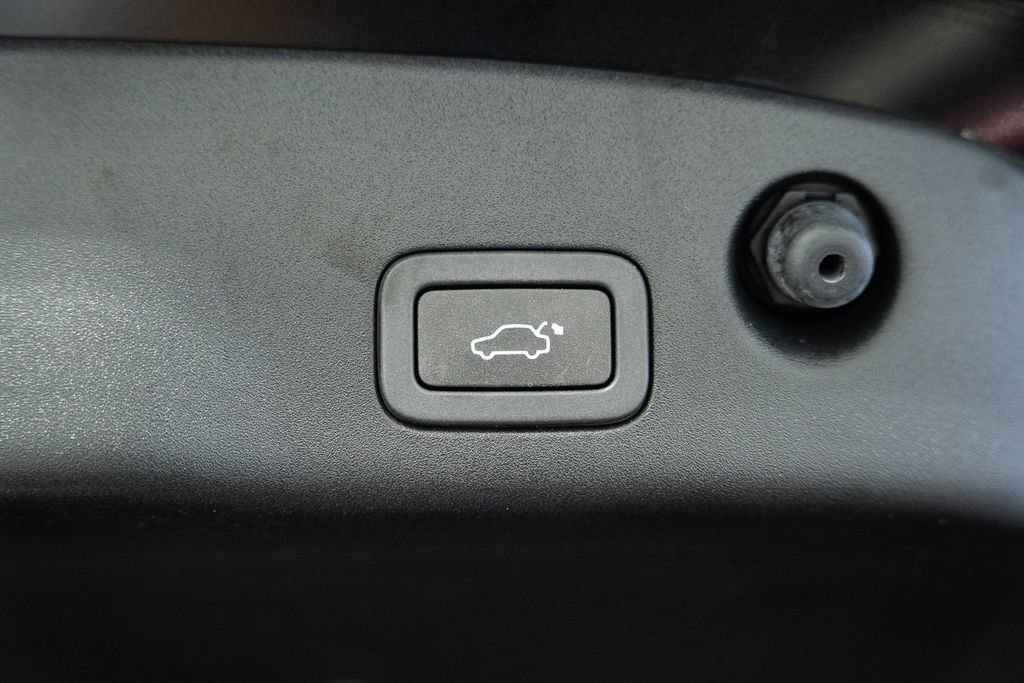 Used 2019 Jaguar XJ R-Sport image 13