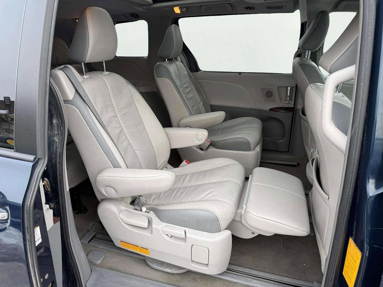 Used 2012 Toyota Sienna Limited image 13