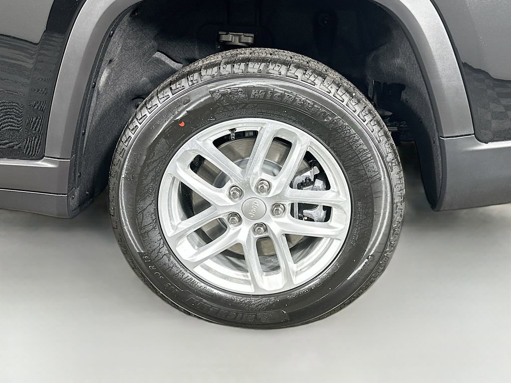 New 2026 Jeep Grand Cherokee L Laredo image 17