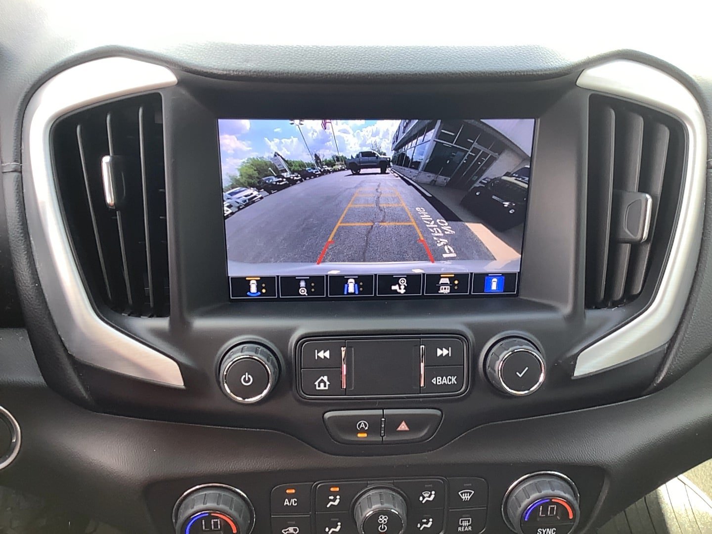 Used 2022 GMC Terrain SLT w/ Infotainment Package II AWD/4WD image 14