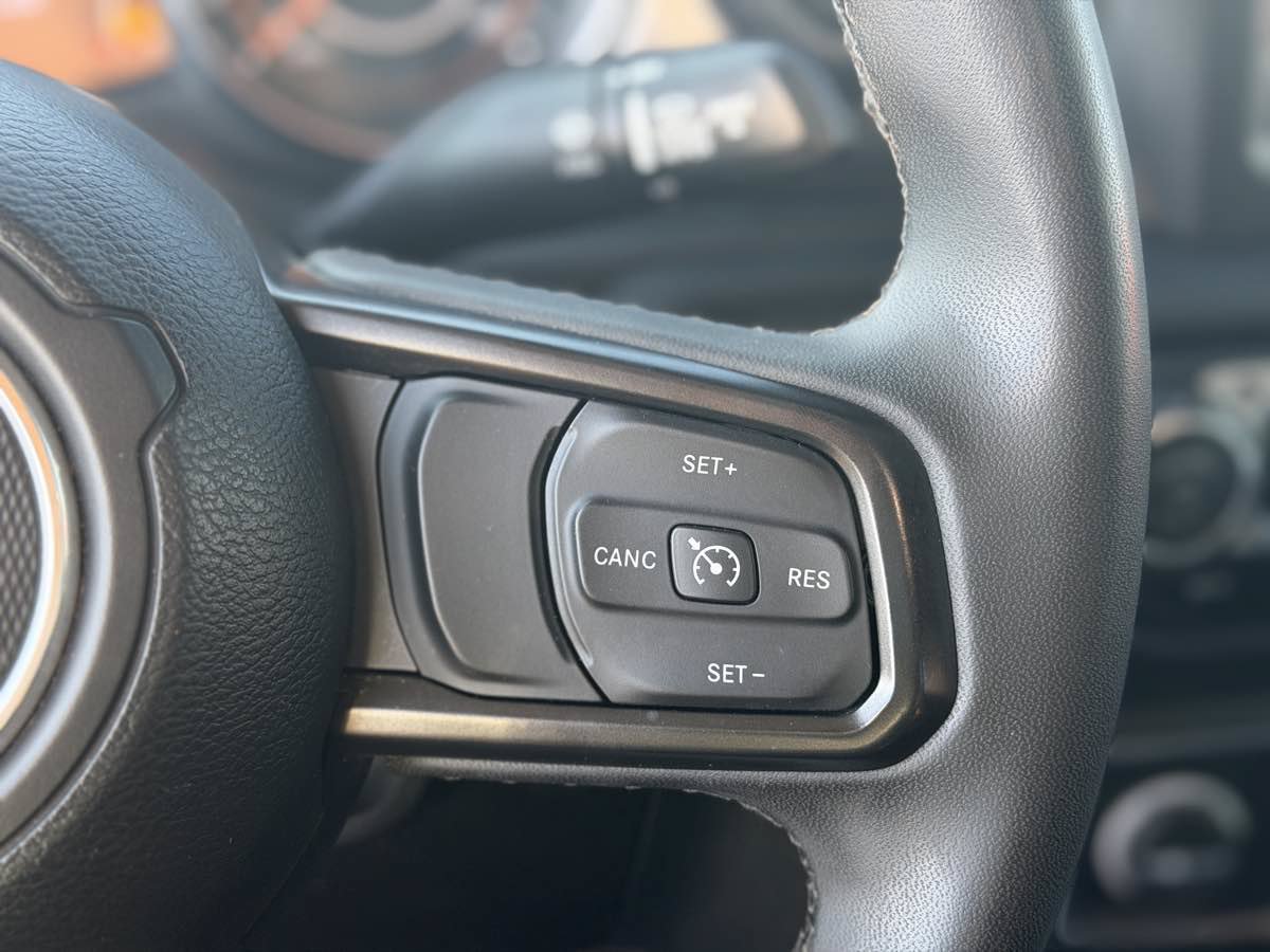 Used 2023 Jeep Gladiator Sport AWD/4WD image 17