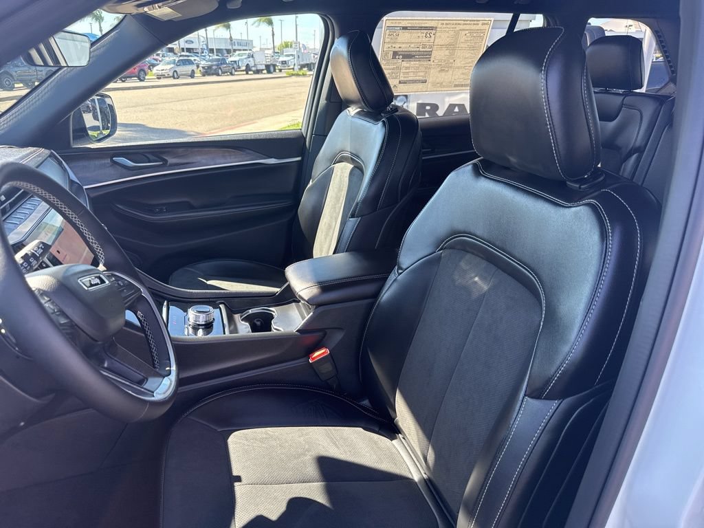 New 2026 Jeep Grand Cherokee Altitude AWD/4WD image 19