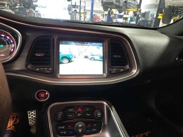 Used 2015 Dodge Challenger SRT image 13