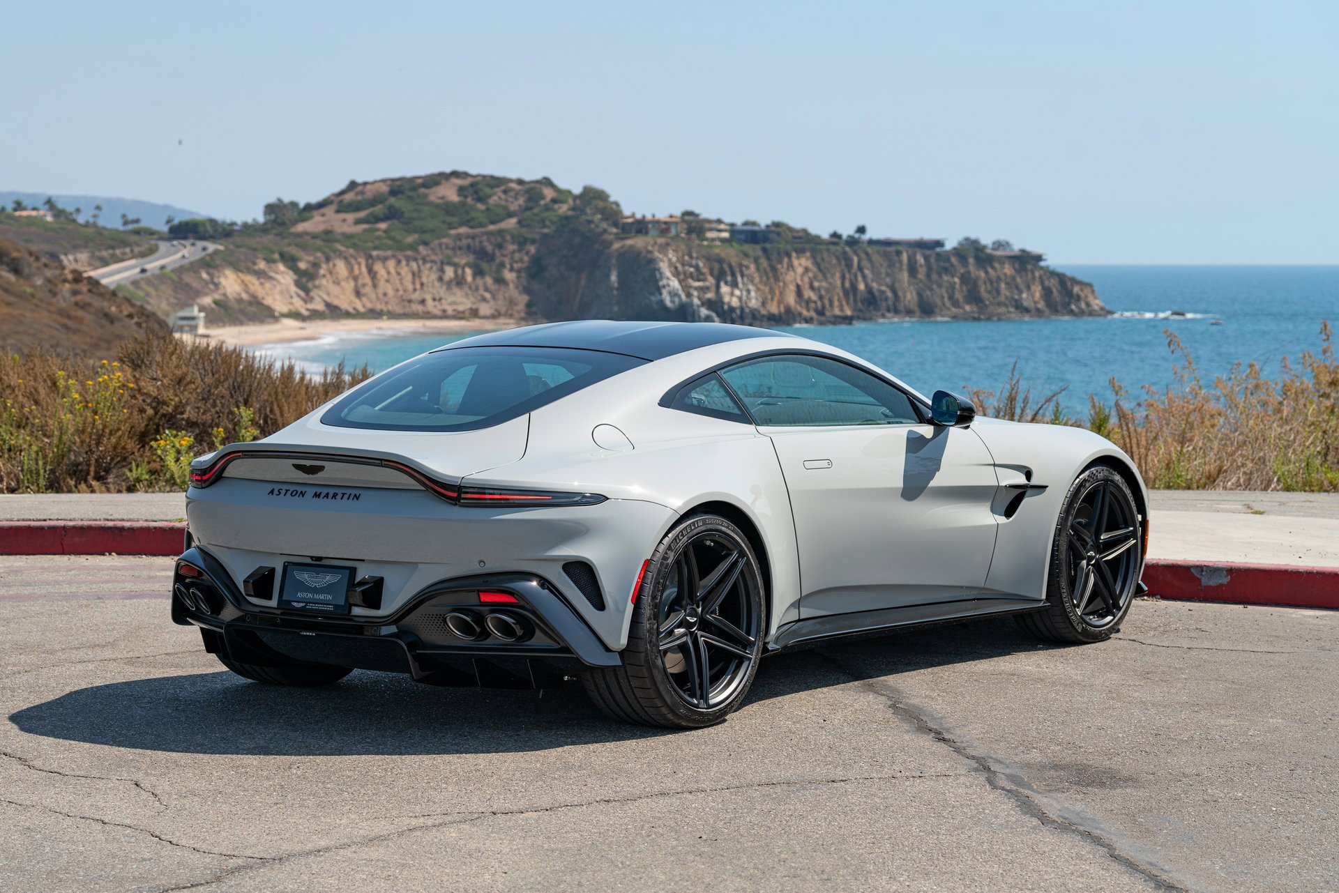 Used 2025 Aston Martin V8 Vantage Coupe image 3