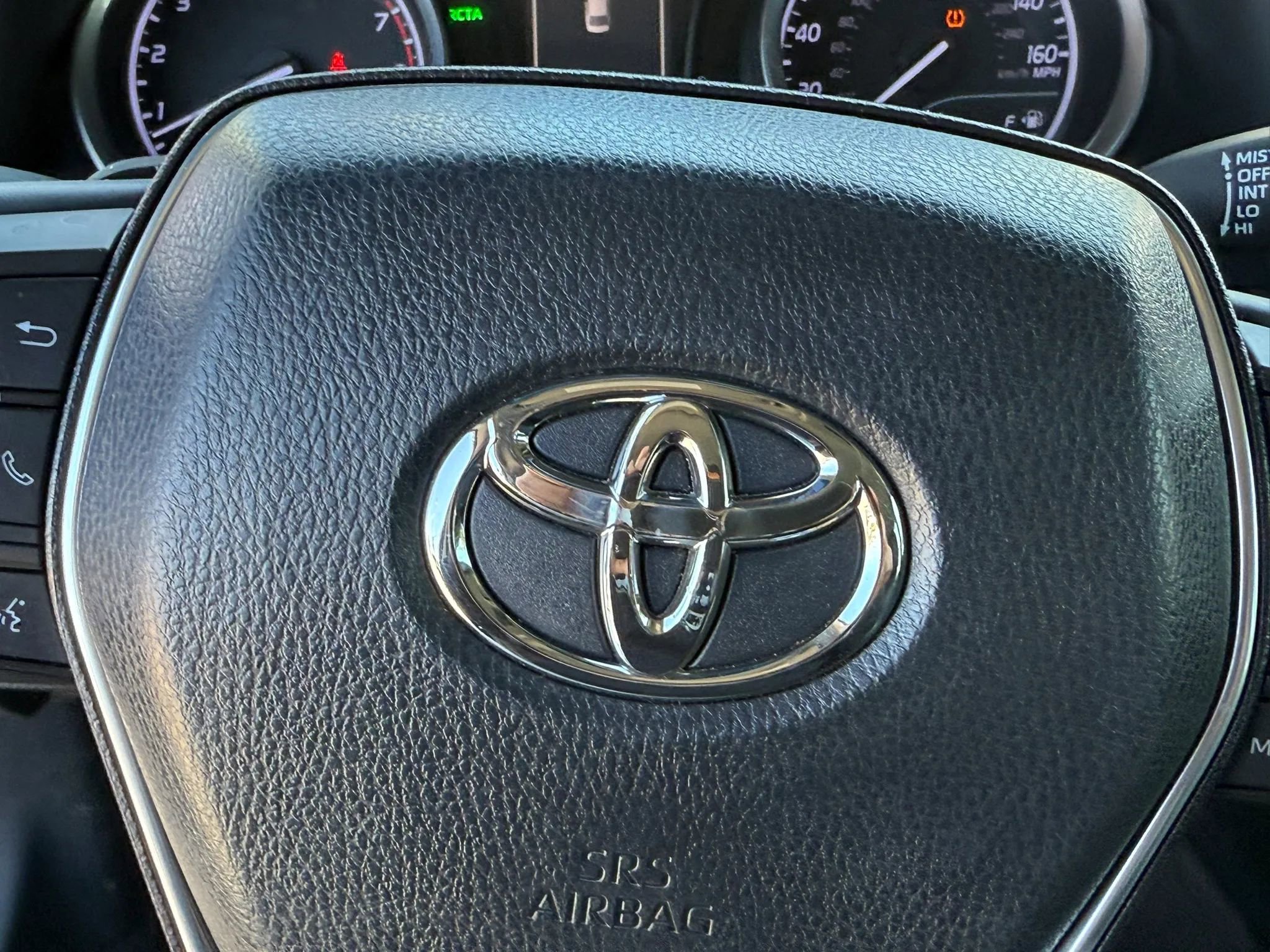 Used 2018 Toyota Camry SE w/ Convenience Package FWD image 23