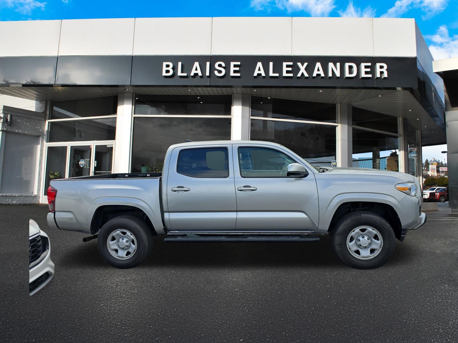 Used 2022 Toyota Tacoma SR AWD/4WD image 2