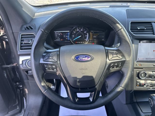 Used 2018 Ford Explorer XLT w/ Equipment Group 202A AWD/4WD image 13