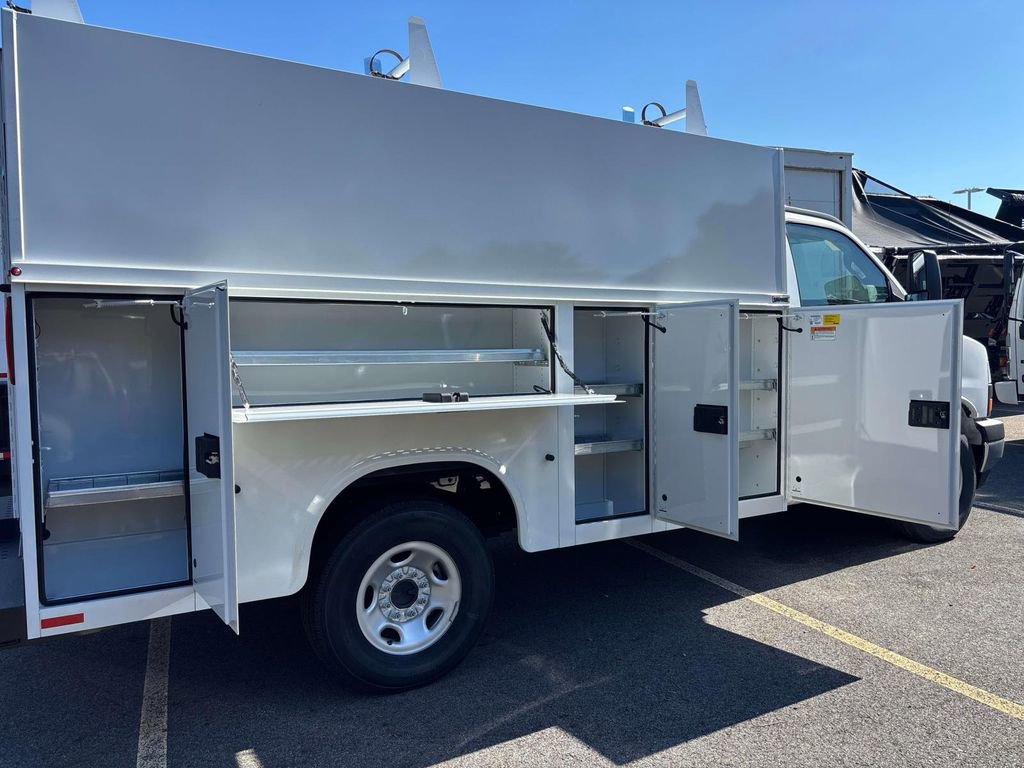 New 2025 GMC Savana 3500 w/ Power Convenience Package image 4