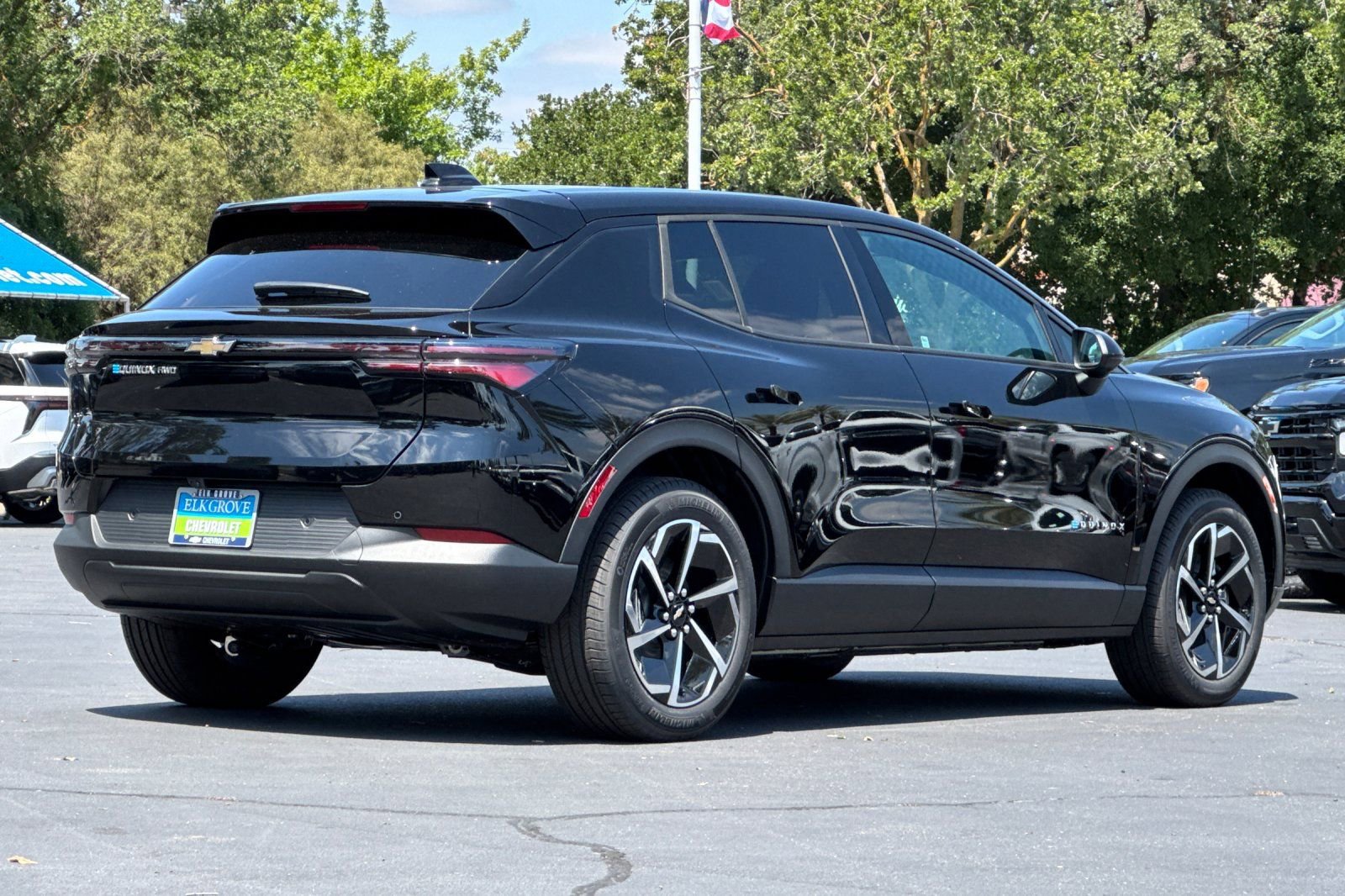 New 2026 Chevrolet Equinox EV LT w/ Comfort Package AWD/4WD image 3