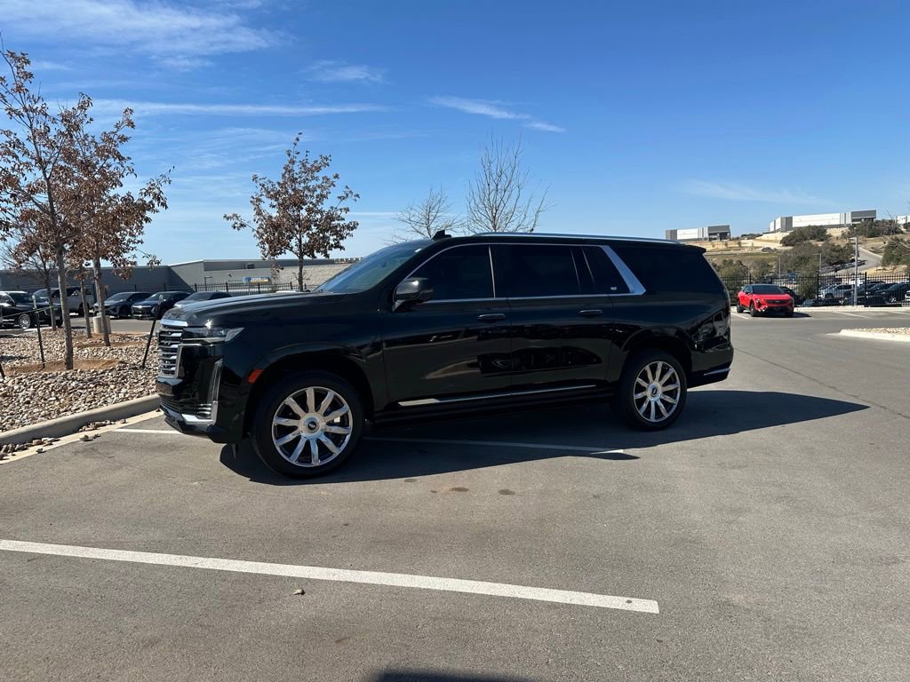 Used 2023 Cadillac Escalade ESV Premium Luxury Platinum image 4