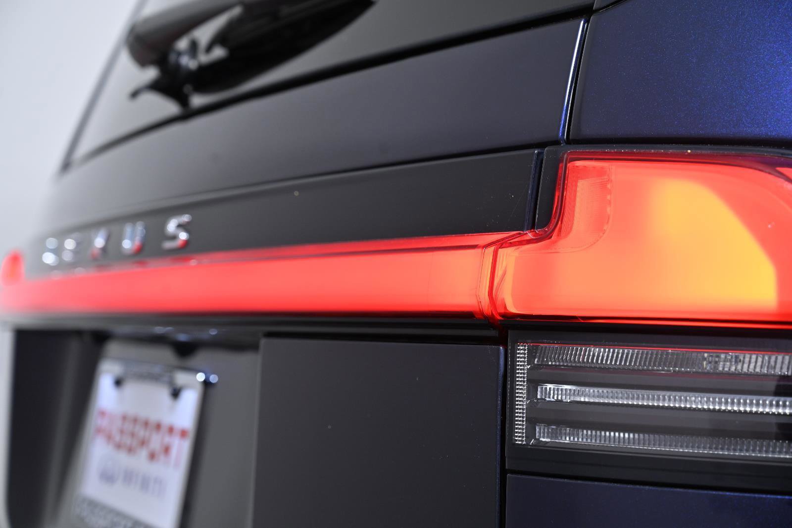 Used 2025 Lexus GX 550 w/ Accessory Package (2T) image 11