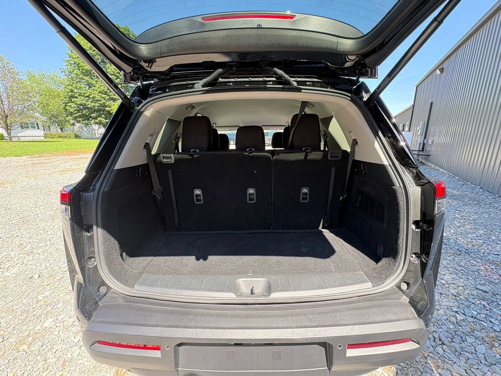 Used 2025 Nissan Pathfinder SV FWD image 18