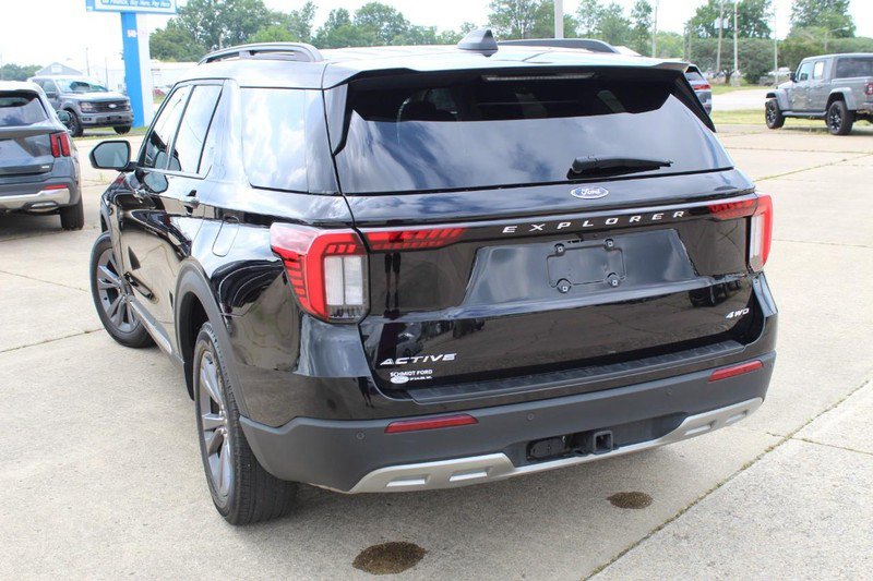Used 2025 Ford Explorer Active w/ Active Comfort Package image 5