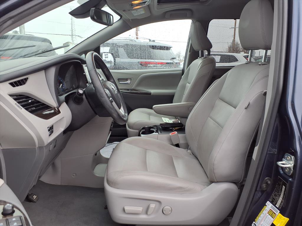 Used 2019 Toyota Sienna AWD image 23