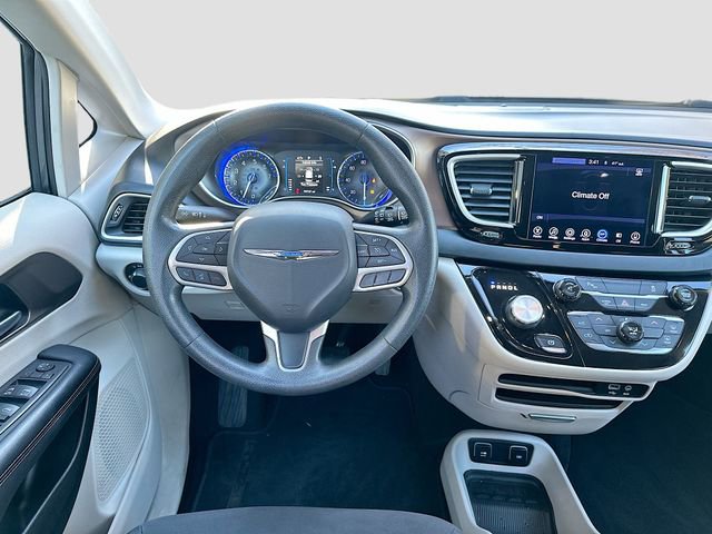 Used 2017 Chrysler Pacifica Touring image 23