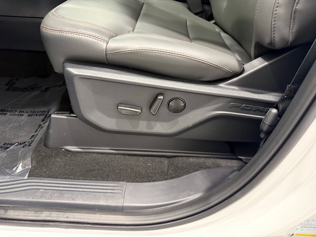 New 2025 Ford Expedition Max Active image 17