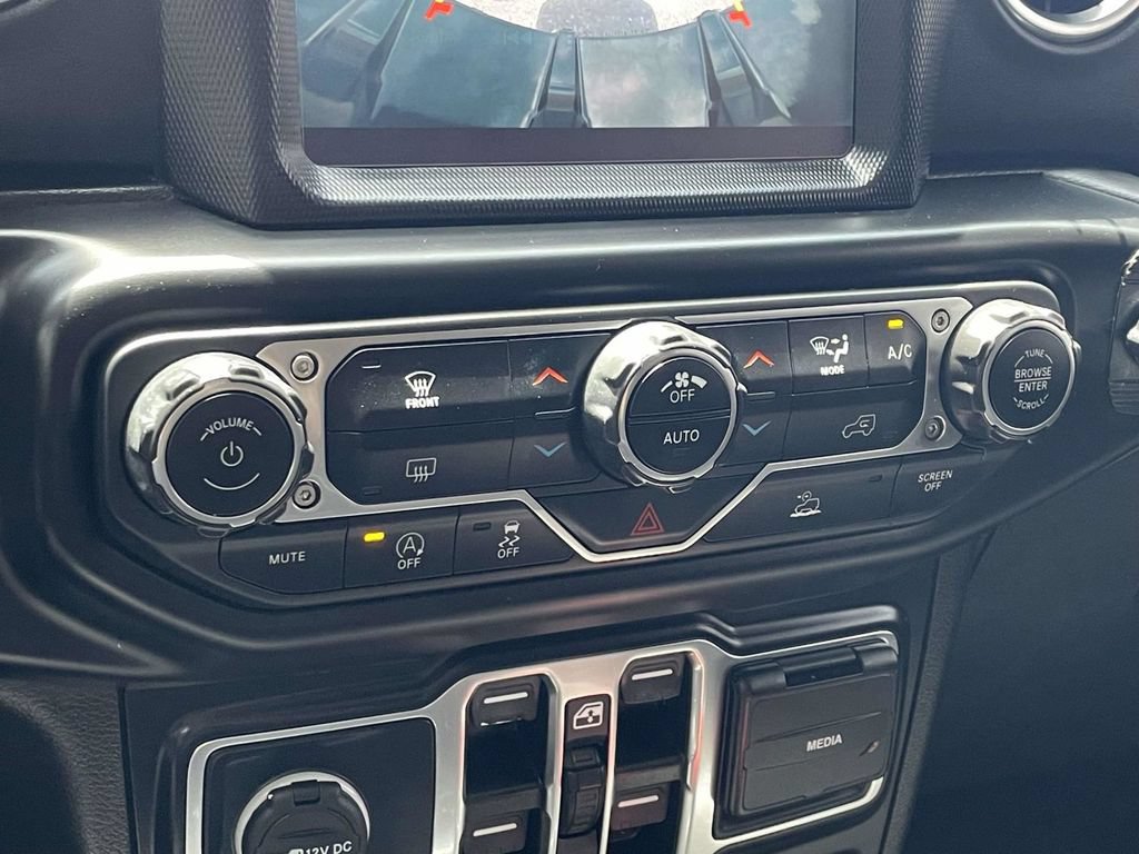 Used 2022 Jeep Wrangler Unlimited Sahara AWD/4WD image 37