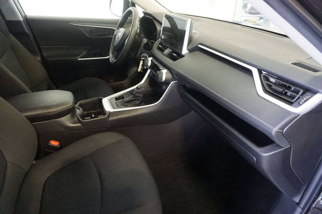 Used 2023 Toyota RAV4 LE AWD/4WD image 15
