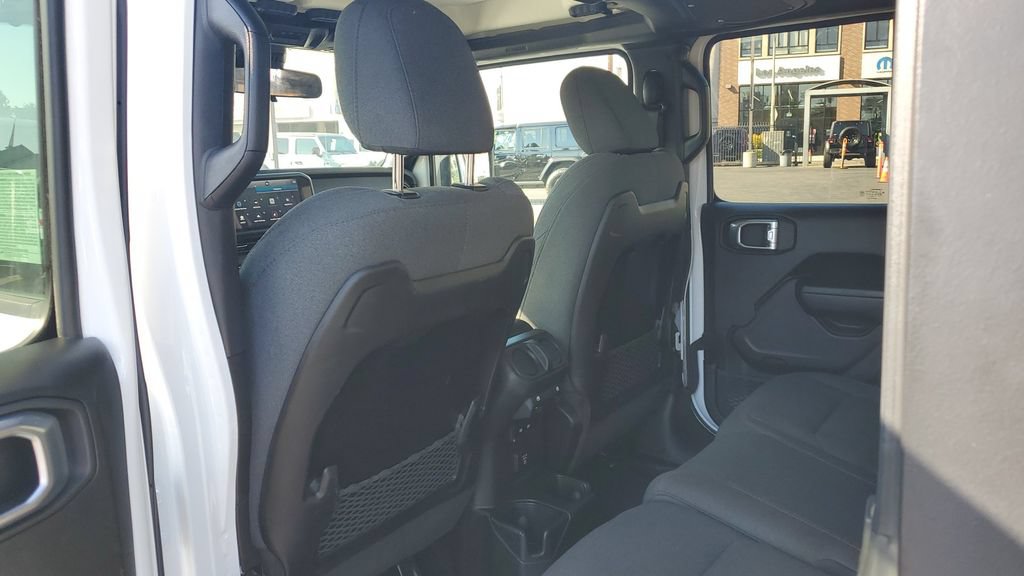 Used 2024 Jeep Wrangler Unlimited Rubicon AWD/4WD image 14