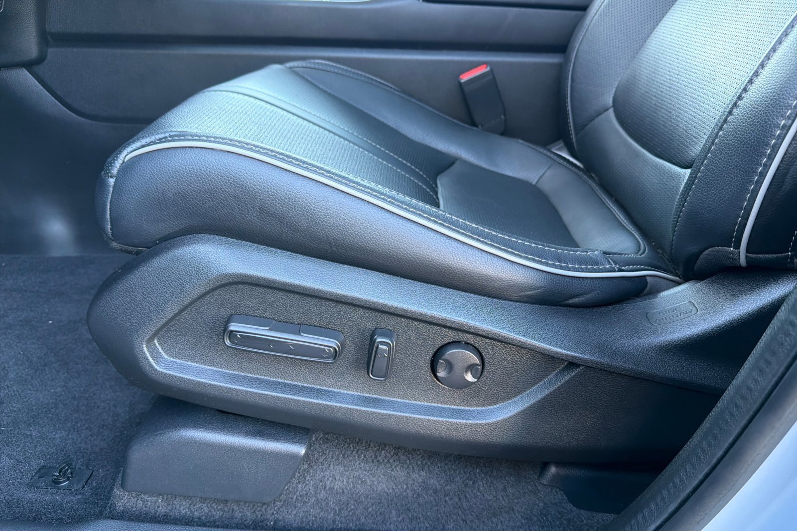 Used 2023 Honda Pilot Elite image 15