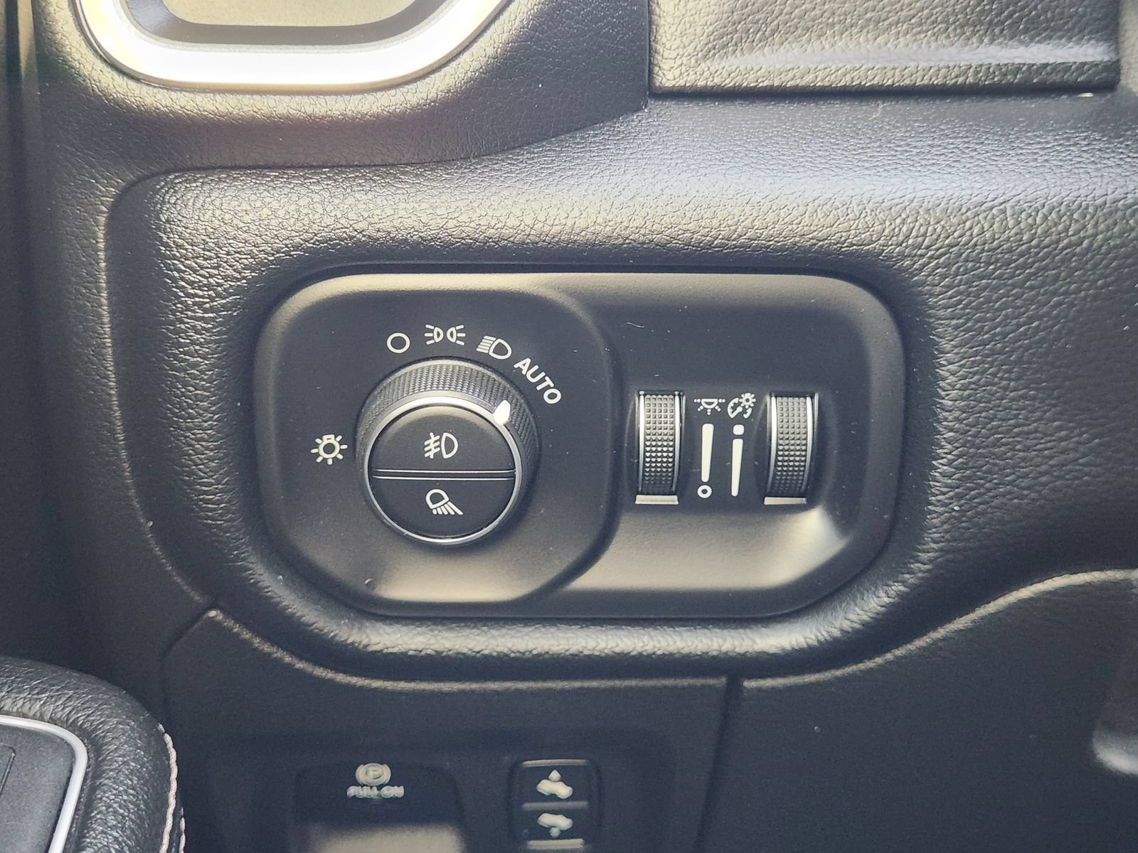 Used 2020 RAM 1500 Laramie w/ Sport Appearance Package AWD/4WD image 23