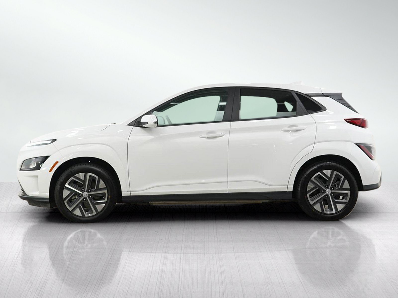 Used 2023 Hyundai Kona SEL FWD image 2