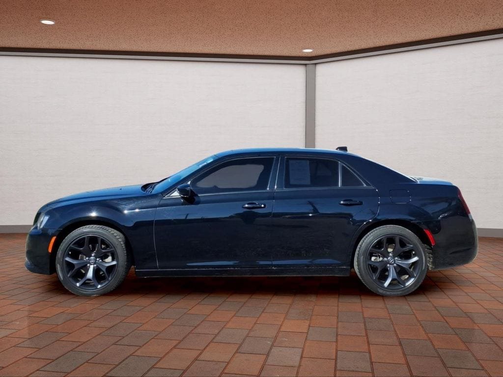 Used 2023 Chrysler 300 Touring w/ Sport Appearance Package RWD image 8